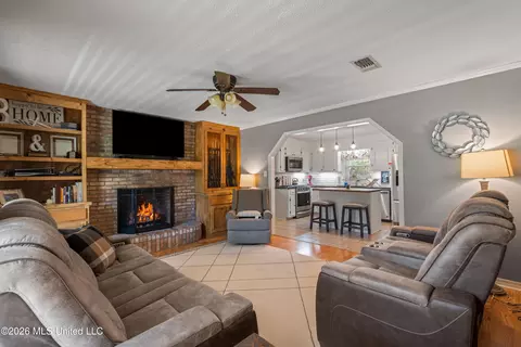 Living - 689 Silver Ln, Brookhaven, MS 39601 photo 1 of 1