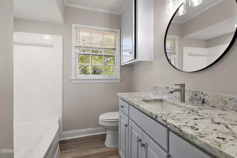Bath - 1404 Plantation Blvd, Jackson, MS 39211 photo 2 of 2