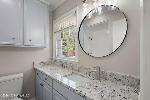 Bath - 1404 Plantation Blvd, Jackson, MS 39211 photo 1 of 2
