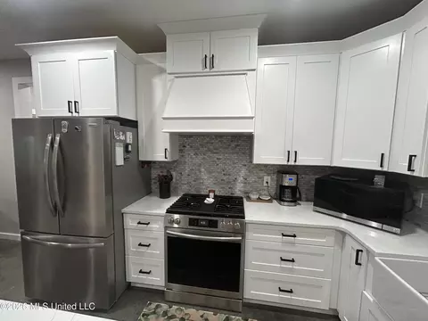 Kitchen - 1095 Willis Cotton Rd, Summit, MS 39666 photo 2 of 7