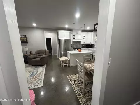 Entry Way - 1095 Willis Cotton Rd, Summit, MS 39666 photo 3 of 3