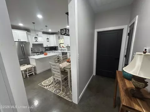Entry Way - 1095 Willis Cotton Rd, Summit, MS 39666 photo 2 of 3