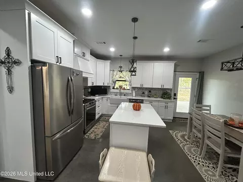 Kitchen - 1095 Willis Cotton Rd, Summit, MS 39666 photo 5 of 7
