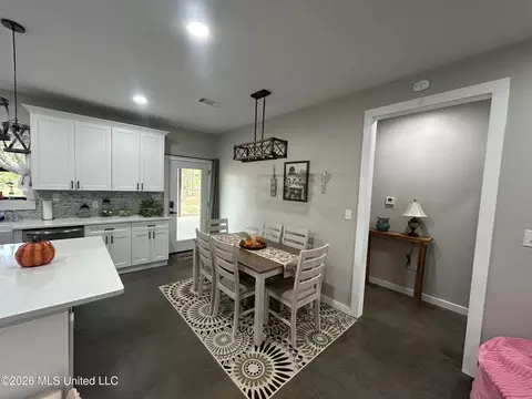Dining - 1095 Willis Cotton Rd, Summit, MS 39666 photo 1 of 2