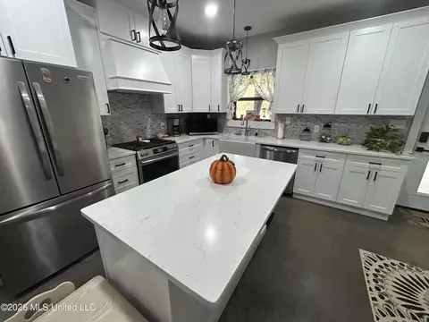 Kitchen - 1095 Willis Cotton Rd, Summit, MS 39666 photo 6 of 7