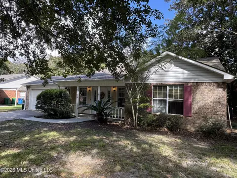 1704 Seagull Ave, Ocean Springs, MS 39564