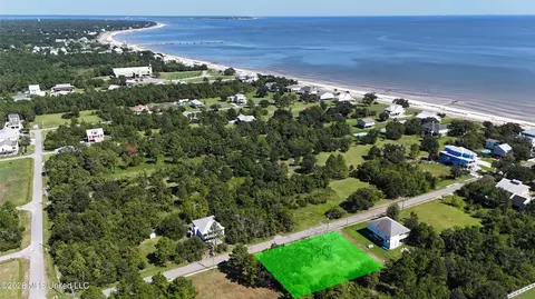137 Oak Blvd, Waveland, MS 39576