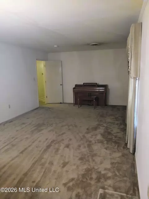 Living - 5951 Waverly Dr, Jackson, MS 39206 photo 3 of 3