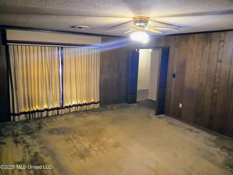 Living - 5951 Waverly Dr, Jackson, MS 39206 photo 2 of 3