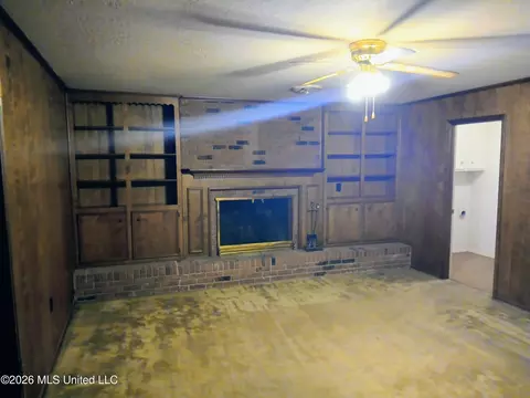 Living - 5951 Waverly Dr, Jackson, MS 39206 photo 1 of 3