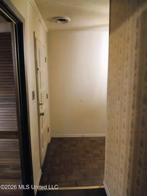 Entry Way - 5951 Waverly Dr, Jackson, MS 39206 photo 1 of 3