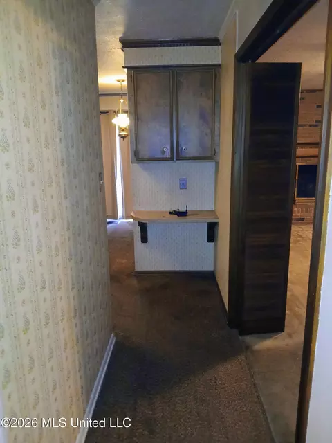 Entry Way - 5951 Waverly Dr, Jackson, MS 39206 photo 2 of 3