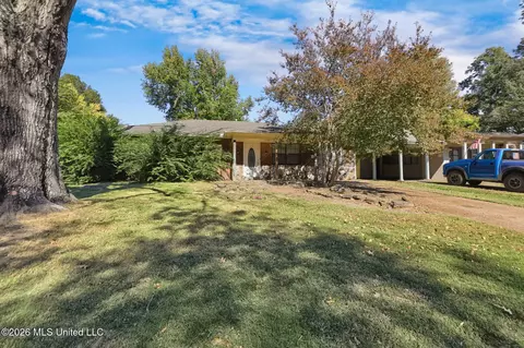1734 Coral Hills Dr, Southaven, MS 38671
