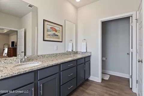 Bath - 7000 Crawford Dr, Long Beach, MS 39560 photo 2 of 4