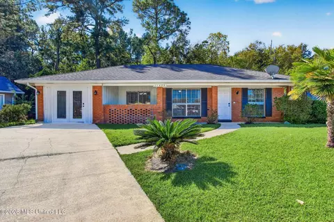 11499 Carondelet St, Gulfport, MS 39503