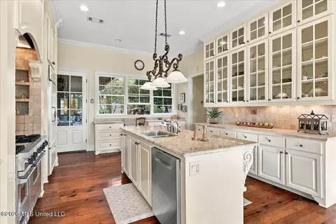Kitchen - 195 Eden Ln, Madison, MS 39110 photo 5 of 5