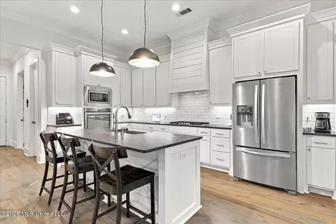 Kitchen - 119 Long Leaf Way, Flowood, MS 39232 photo 2 of 2