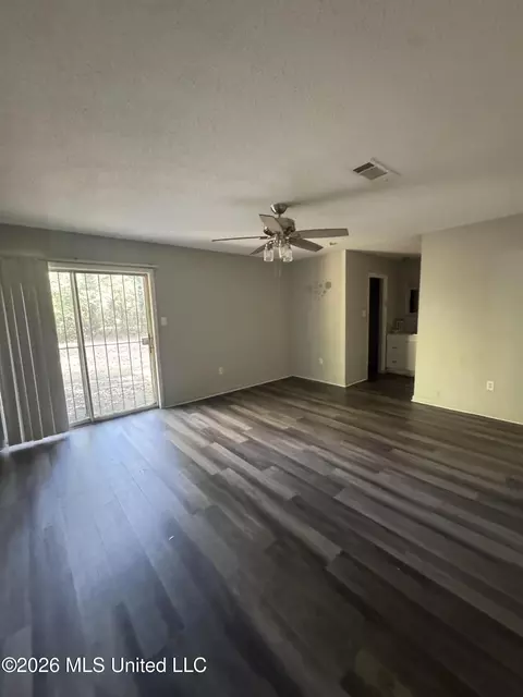 Living - 4674 Norway Dr, Jackson, MS 39206 photo 10 of 10