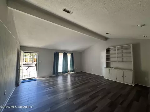 Living - 4674 Norway Dr, Jackson, MS 39206 photo 2 of 10