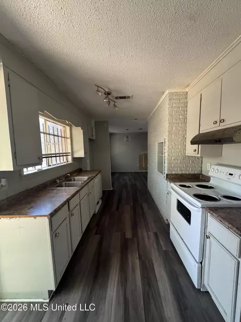 Kitchen - 4674 Norway Dr, Jackson, MS 39206 photo 1 of 1