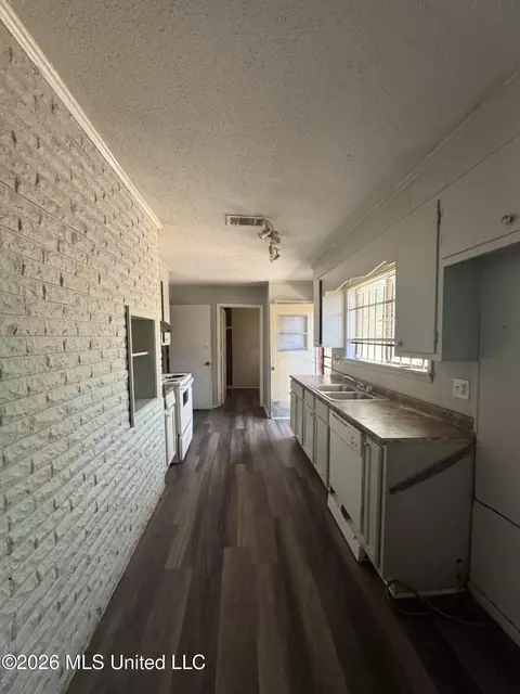 Entry Way - 4674 Norway Dr, Jackson, MS 39206 photo 1 of 2
