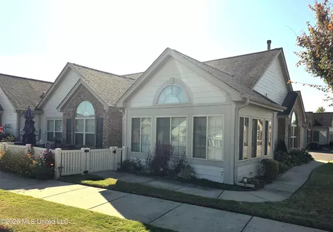 8699 Parkview Oaks Cir, Olive Branch, MS 38654