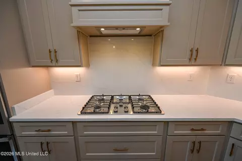 Kitchen - 295 Camp Xing, Hernando, MS 38632 photo 4 of 6