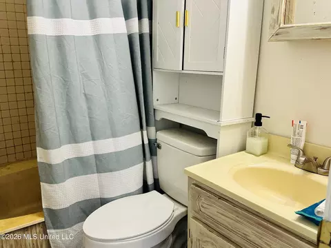 Bath - 8304 Section Rd, Lucedale, MS 39452 photo 2 of 2