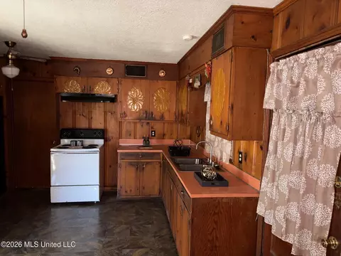 Kitchen - 3602 Westchester Dr, Jackson, MS 39213 photo 1 of 3