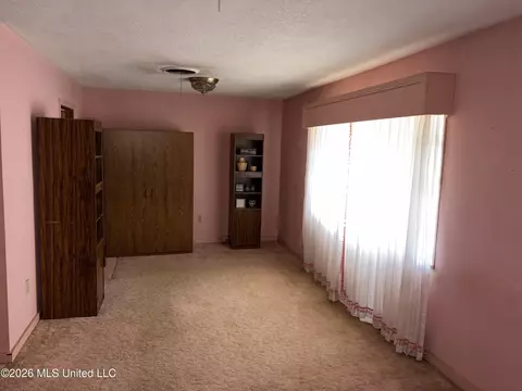 Living - 3602 Westchester Dr, Jackson, MS 39213 photo 1 of 1