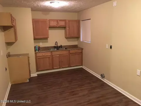 5561 Dolphin Dr, Jackson, MS 39209 photo 4
