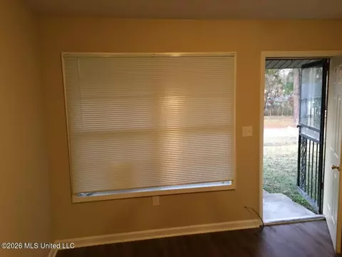 5561 Dolphin Dr, Jackson, MS 39209 photo 2