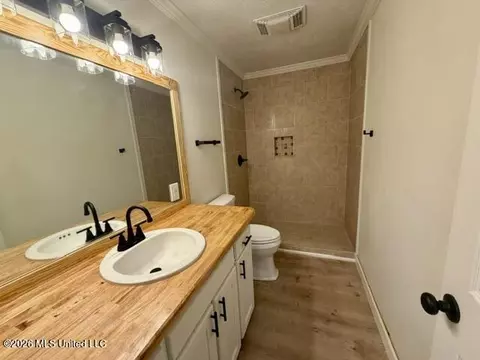 Bath - 1011 Pinecrest Dr, Mccomb, MS 39648 photo 3 of 3