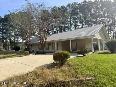 Exterior - 1011 Pinecrest Dr, Mccomb, MS 39648 photo 1 of 4