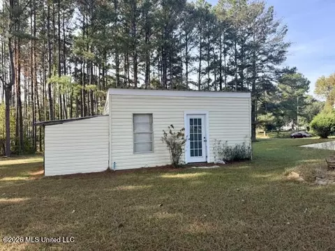 Exterior - 1011 Pinecrest Dr, Mccomb, MS 39648 photo 4 of 4