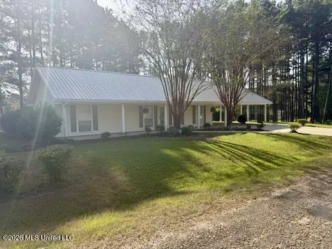 Exterior - 1011 Pinecrest Dr, Mccomb, MS 39648 photo 2 of 4