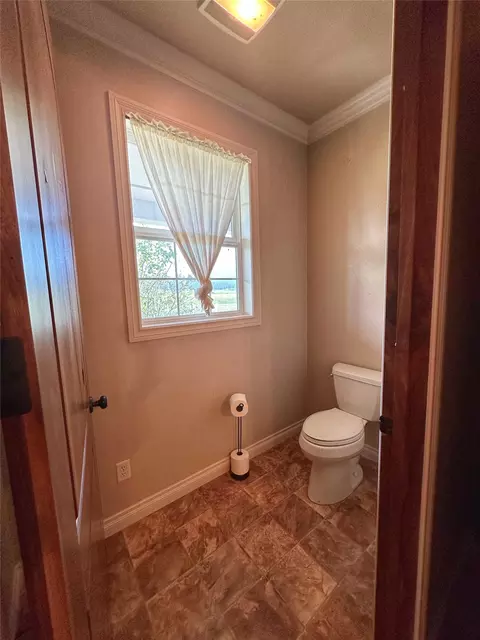 Bath - 124 Morrison Ln, Bonner, MT 59823 photo 3 of 6