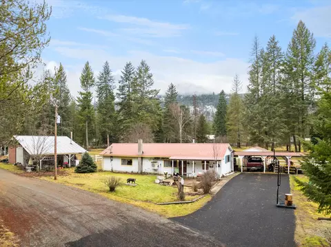 22 Center Dr, Troy, MT 59935