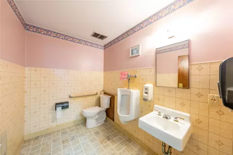 Bath - 707 E Grant Ave, Troy, MT 59935 photo 2 of 4
