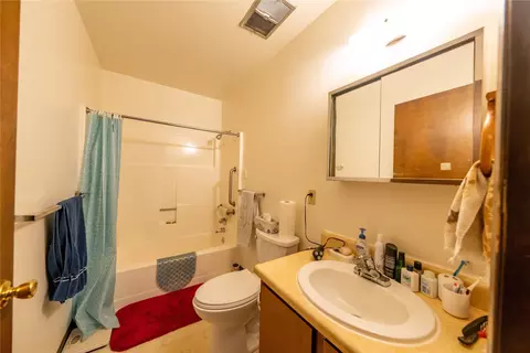 Bath - 707 E Grant Ave, Troy, MT 59935 photo 4 of 4