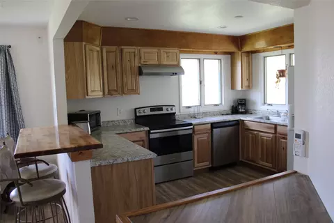 Kitchen - 2973 Old Us Highway 91, Cascade, MT 59421 photo 2 of 4