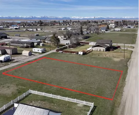 922 Marias Ave, Valier, MT 59486