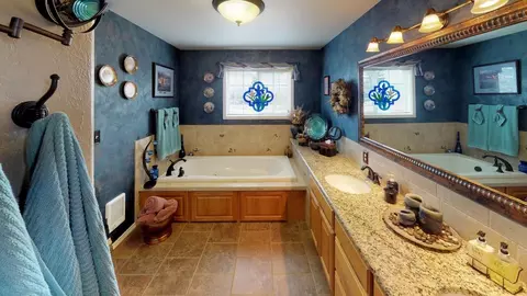 Bath - 33953 33989 Fox Rd, Polson, MT 59860 photo 1 of 5
