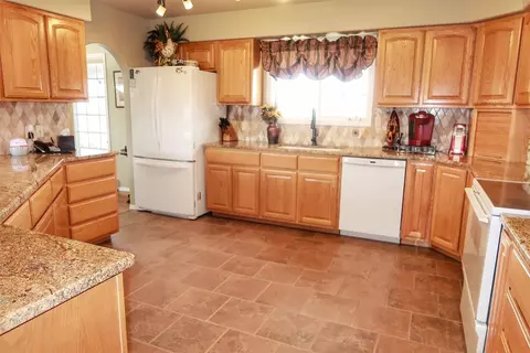 Kitchen - 33953 33989 Fox Rd, Polson, MT 59860 photo 3 of 3