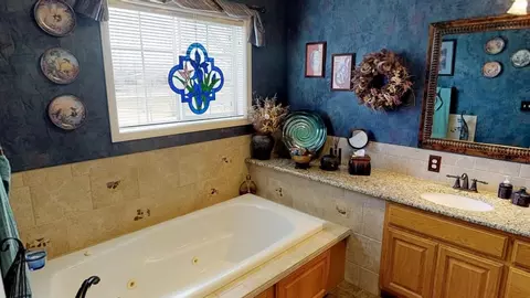 Bath - 33953 33989 Fox Rd, Polson, MT 59860 photo 2 of 5