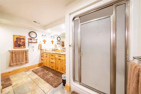 Bath - 97 E Fork Bull River Rd, Noxon, MT 59853 photo 3 of 5