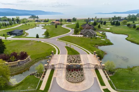 1001 Lake Pointe Dr, Bigfork, MT 59911