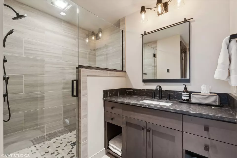Bath - 22934 Damaskes Way, Rollins, MT 59931 photo 5 of 8