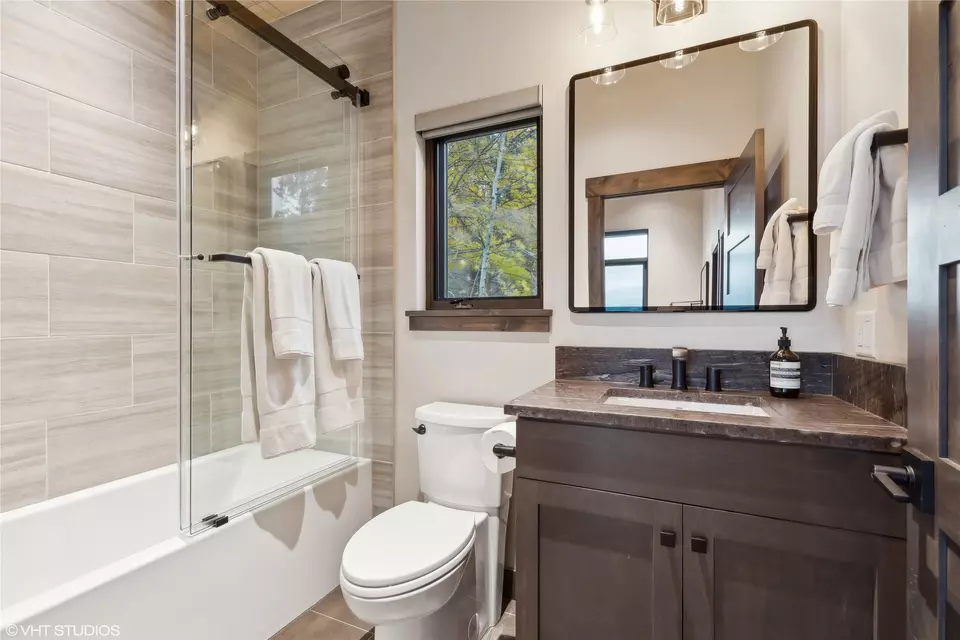 Bath - 22934 Damaskes Way, Rollins, MT 59931 photo 8 of 8