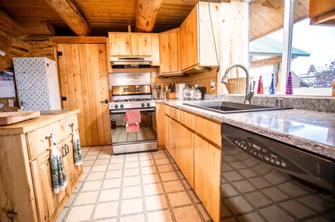 Kitchen - 3358 Strandskov Rd, Lincoln, MT 59639 photo 3 of 4